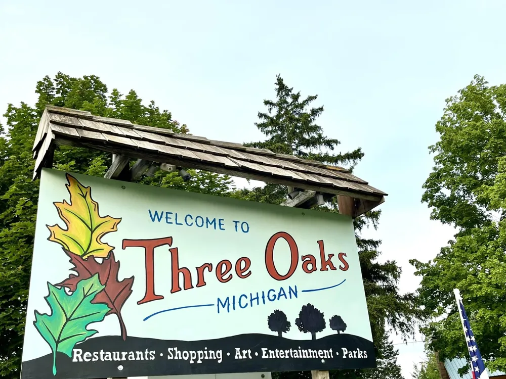 407 Sherwood Avenue Three Oaks, MI 49128