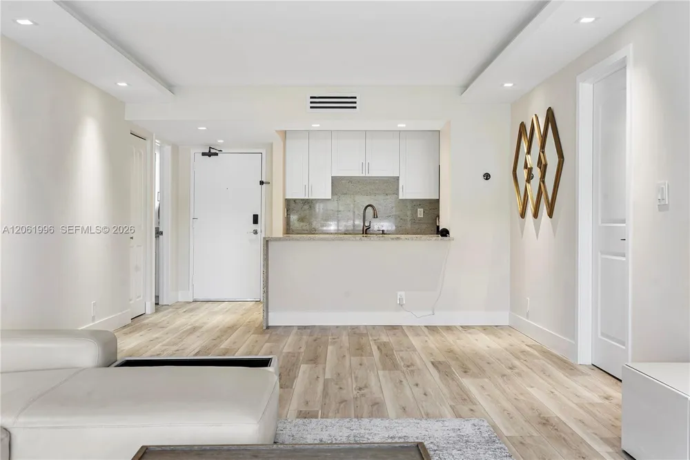 230 Lakeview Dr #106 Weston, FL 33326