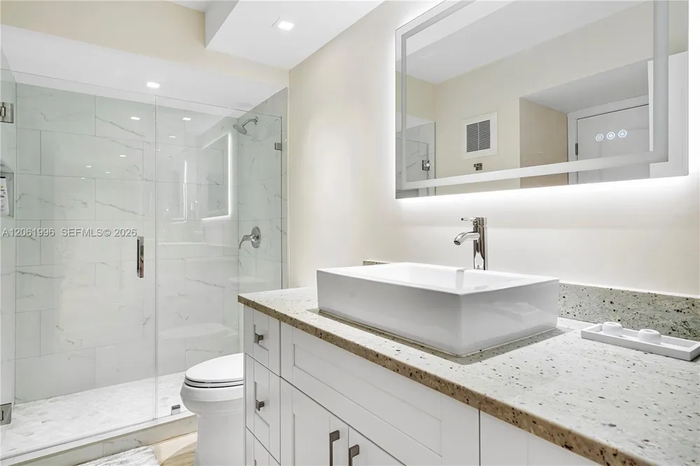 230 Lakeview Dr #106 Weston, FL 33326