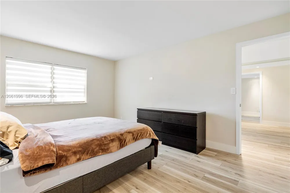 230 Lakeview Dr #106 Weston, FL 33326