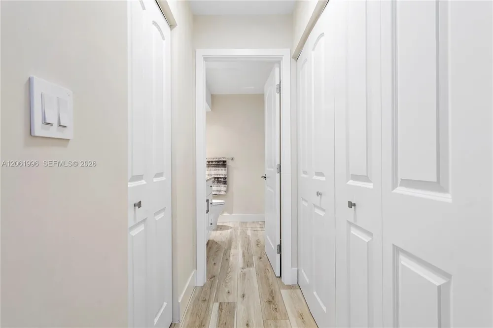 230 Lakeview Dr #106 Weston, FL 33326