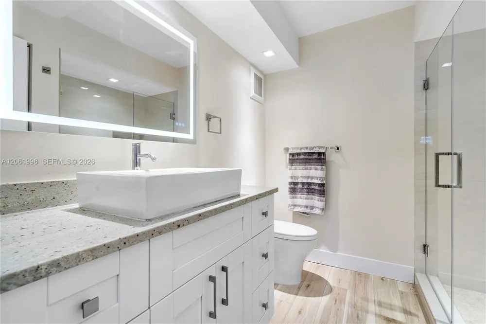 230 Lakeview Dr #106 Weston, FL 33326