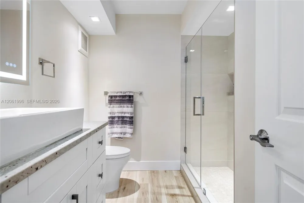 230 Lakeview Dr #106 Weston, FL 33326
