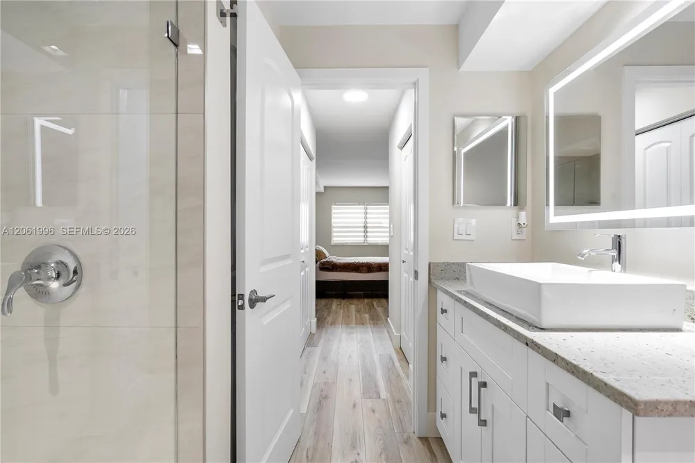 230 Lakeview Dr #106 Weston, FL 33326