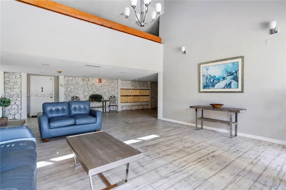 230 Lakeview Dr #106 Weston, FL 33326
