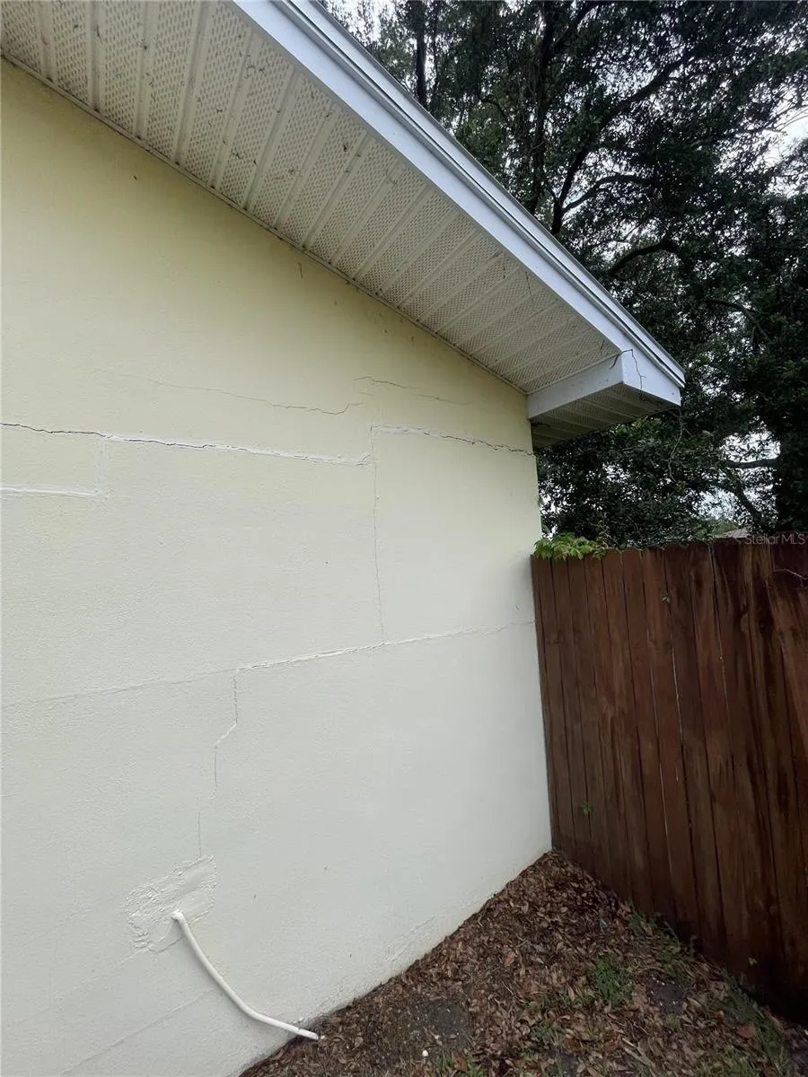 635 DEVILLE DRIVE E Largo, FL 33771