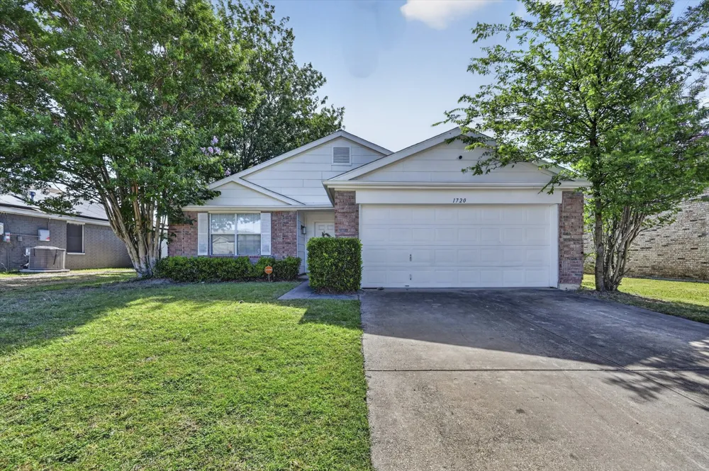 1720 Dartmouth Drive Glenn Heights, TX 75154