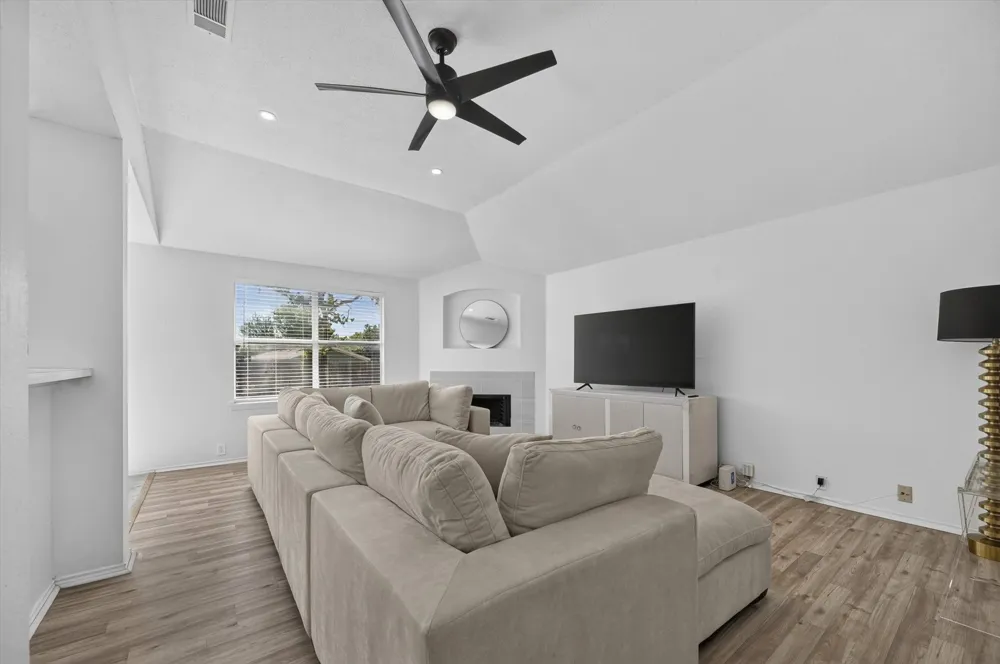 1720 Dartmouth Drive Glenn Heights, TX 75154