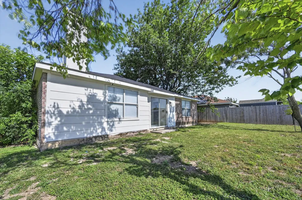 1720 Dartmouth Drive Glenn Heights, TX 75154