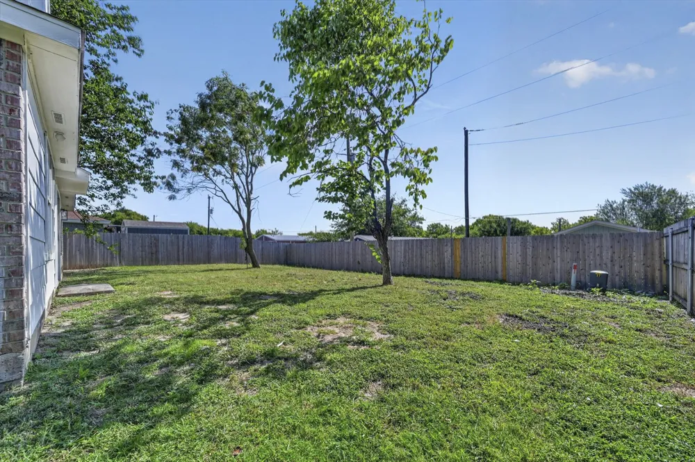 1720 Dartmouth Drive Glenn Heights, TX 75154