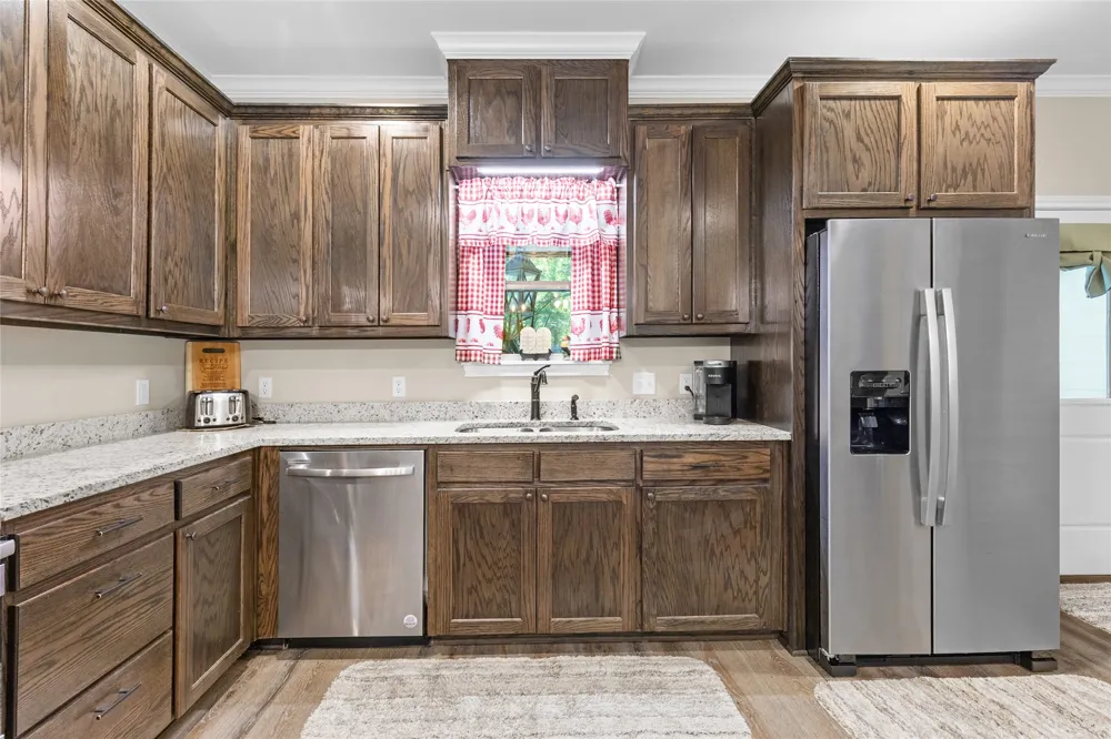 123 Oak Street Emory, TX 75440