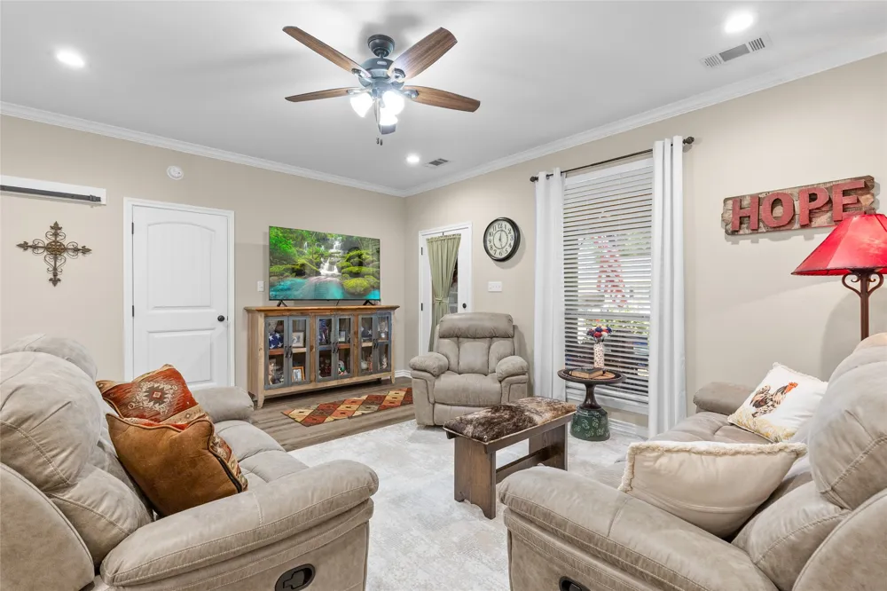 123 Oak Street Emory, TX 75440