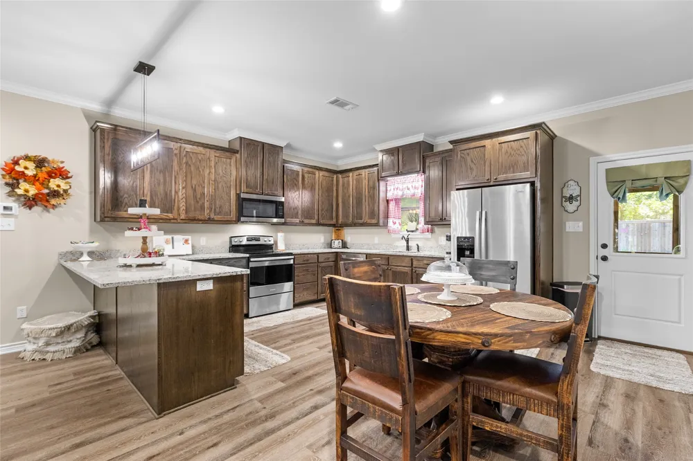 123 Oak Street Emory, TX 75440