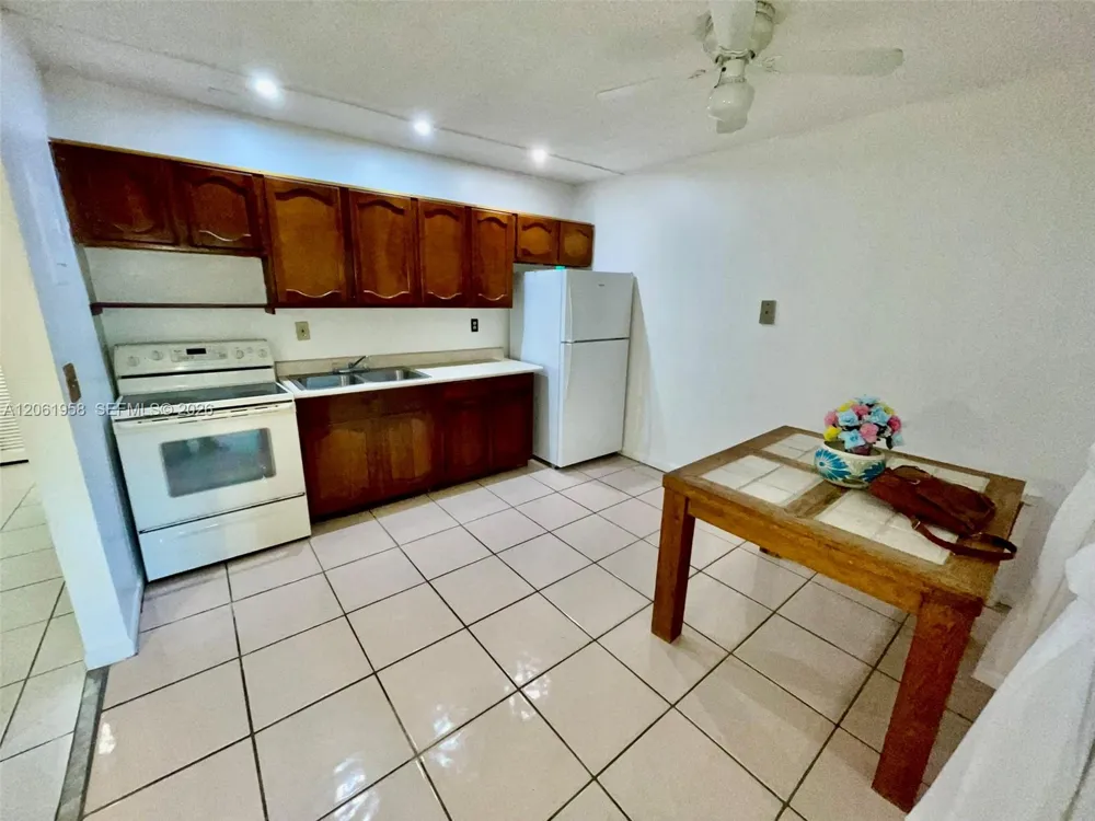 274 SW 9th St #2 Dania Beach, FL 33004