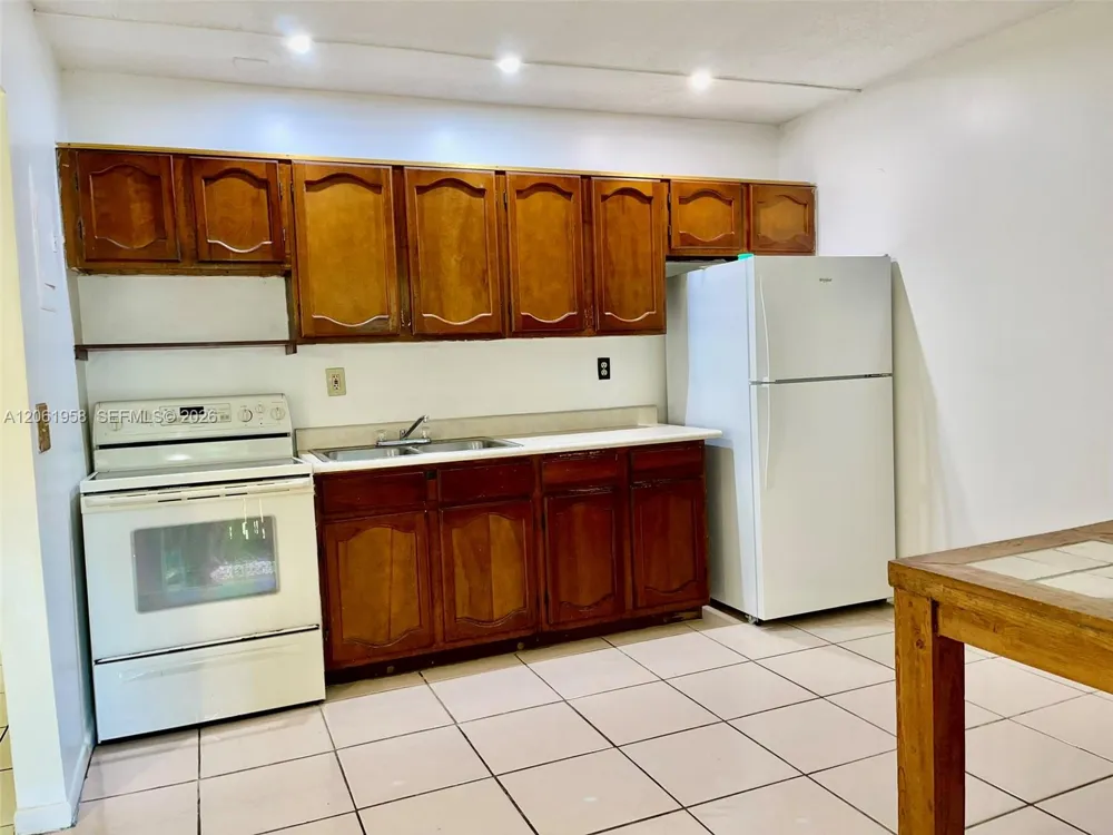 274 SW 9th St #2 Dania Beach, FL 33004