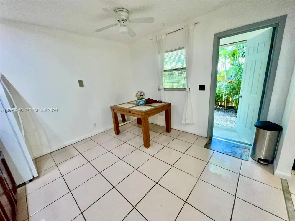 274 SW 9th St #2 Dania Beach, FL 33004