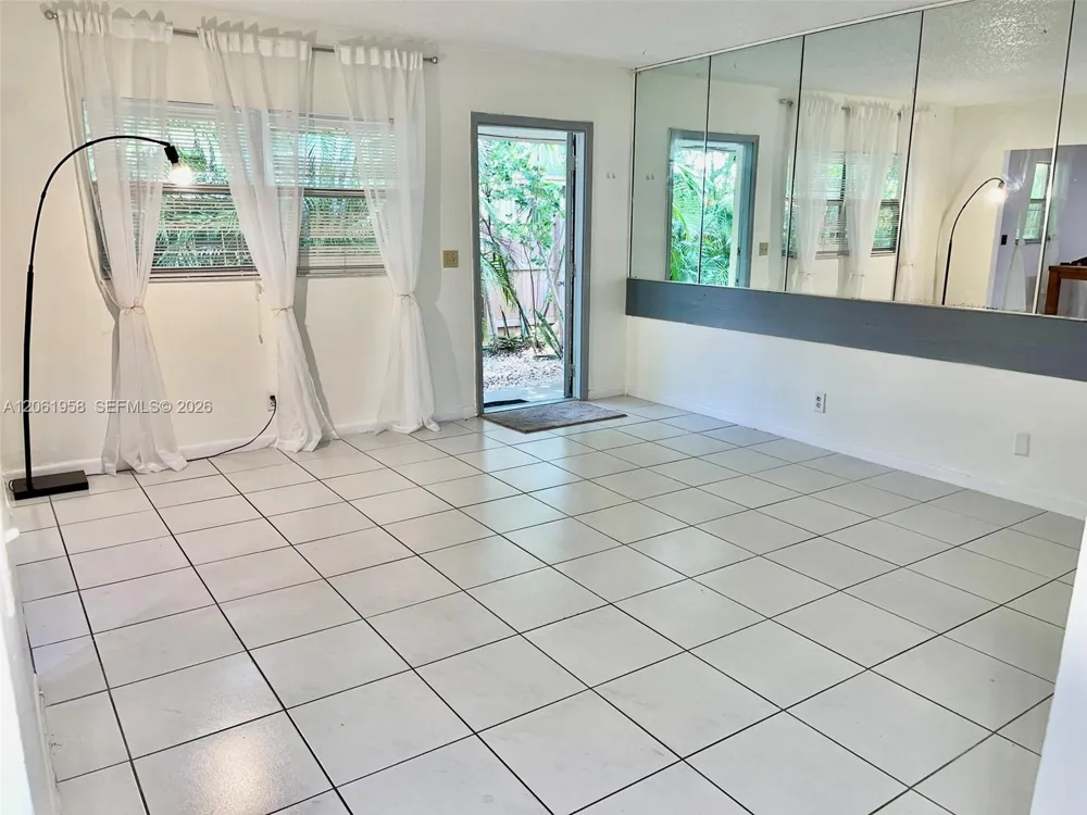 274 SW 9th St #2 Dania Beach, FL 33004