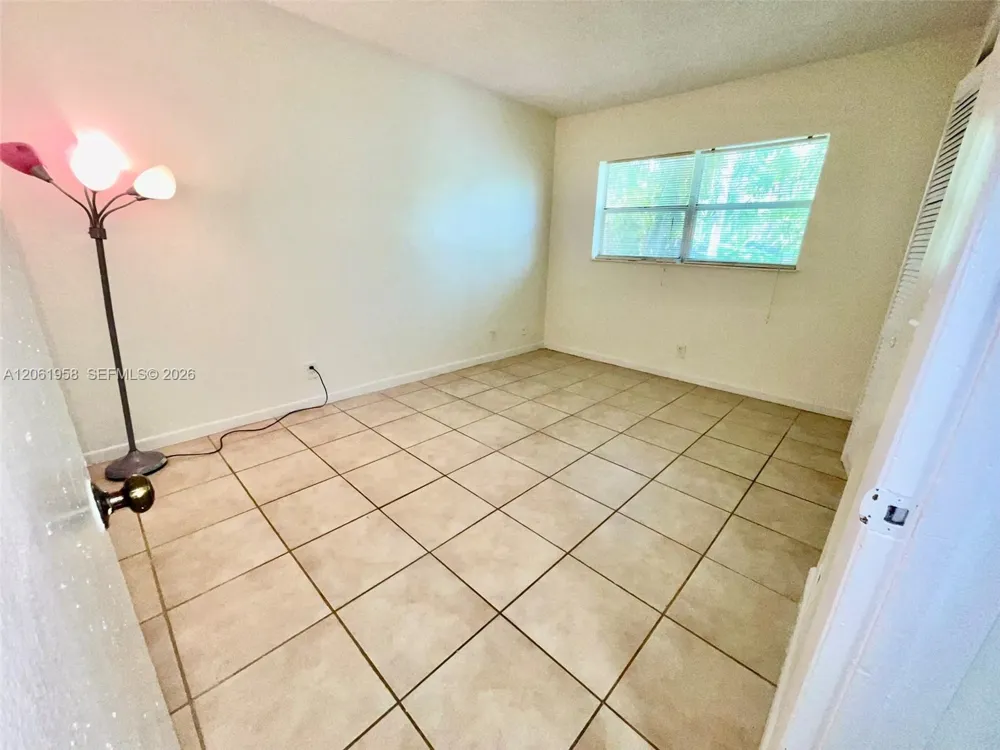 274 SW 9th St #2 Dania Beach, FL 33004