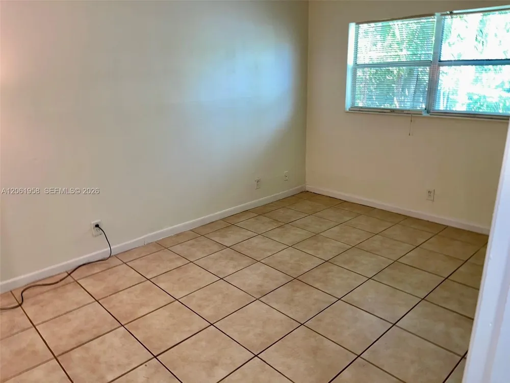 274 SW 9th St #2 Dania Beach, FL 33004