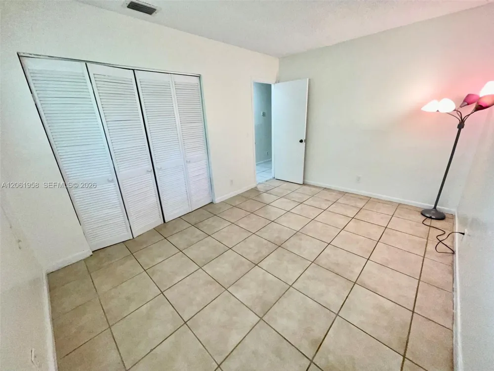 274 SW 9th St #2 Dania Beach, FL 33004