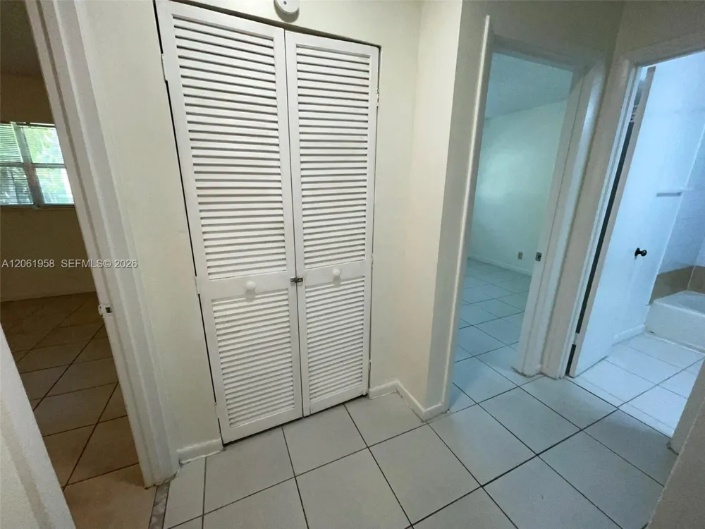 274 SW 9th St #2 Dania Beach, FL 33004
