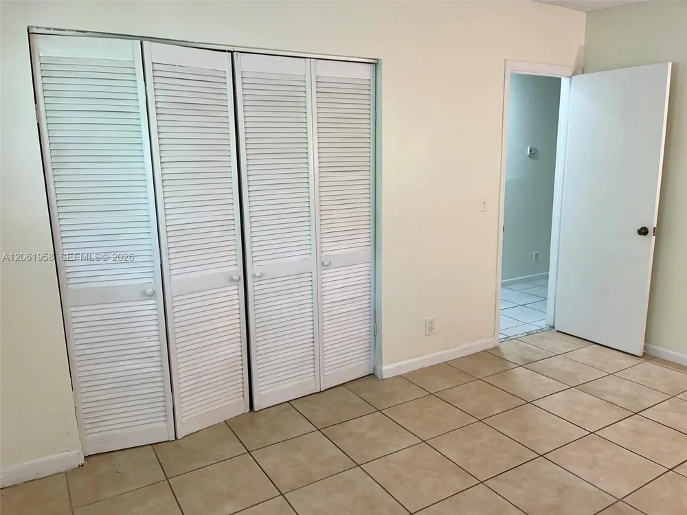 274 SW 9th St #2 Dania Beach, FL 33004