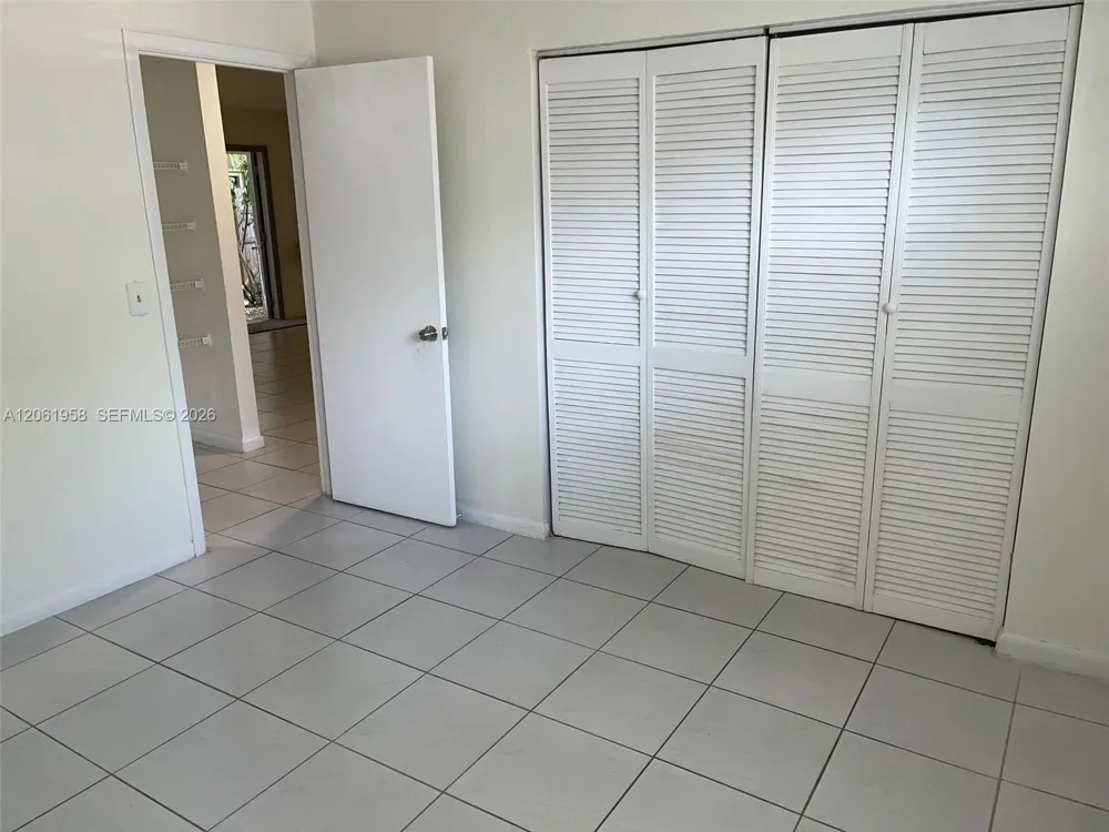 274 SW 9th St #2 Dania Beach, FL 33004