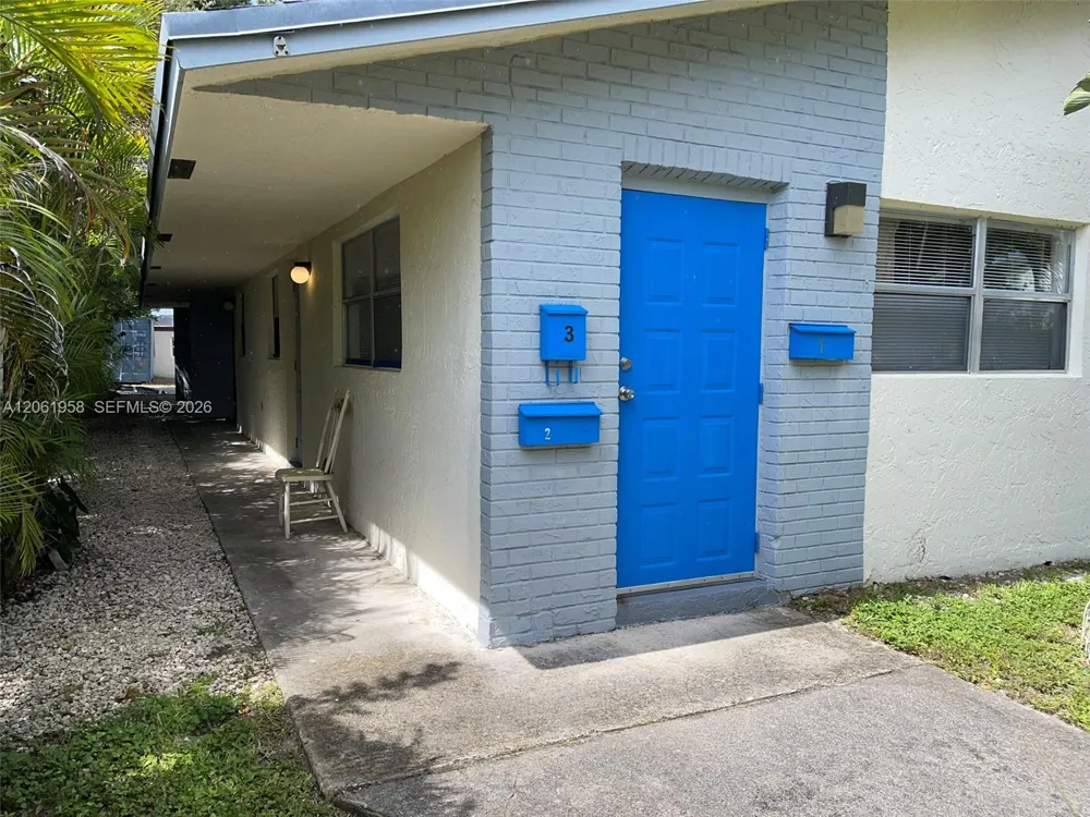 274 SW 9th St #2 Dania Beach, FL 33004