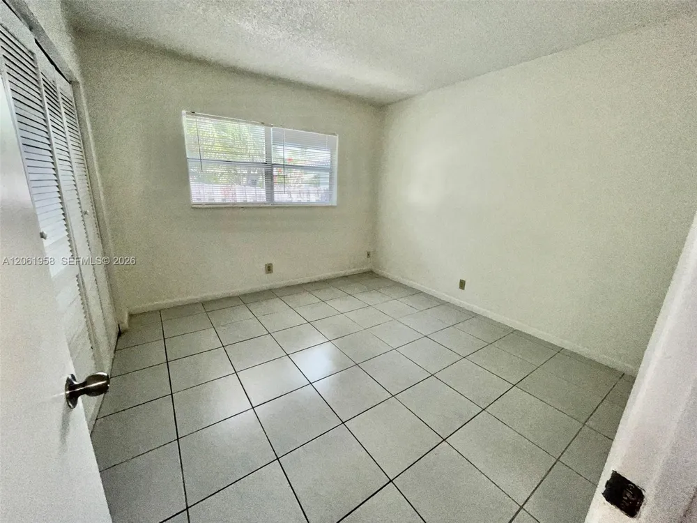 274 SW 9th St #2 Dania Beach, FL 33004
