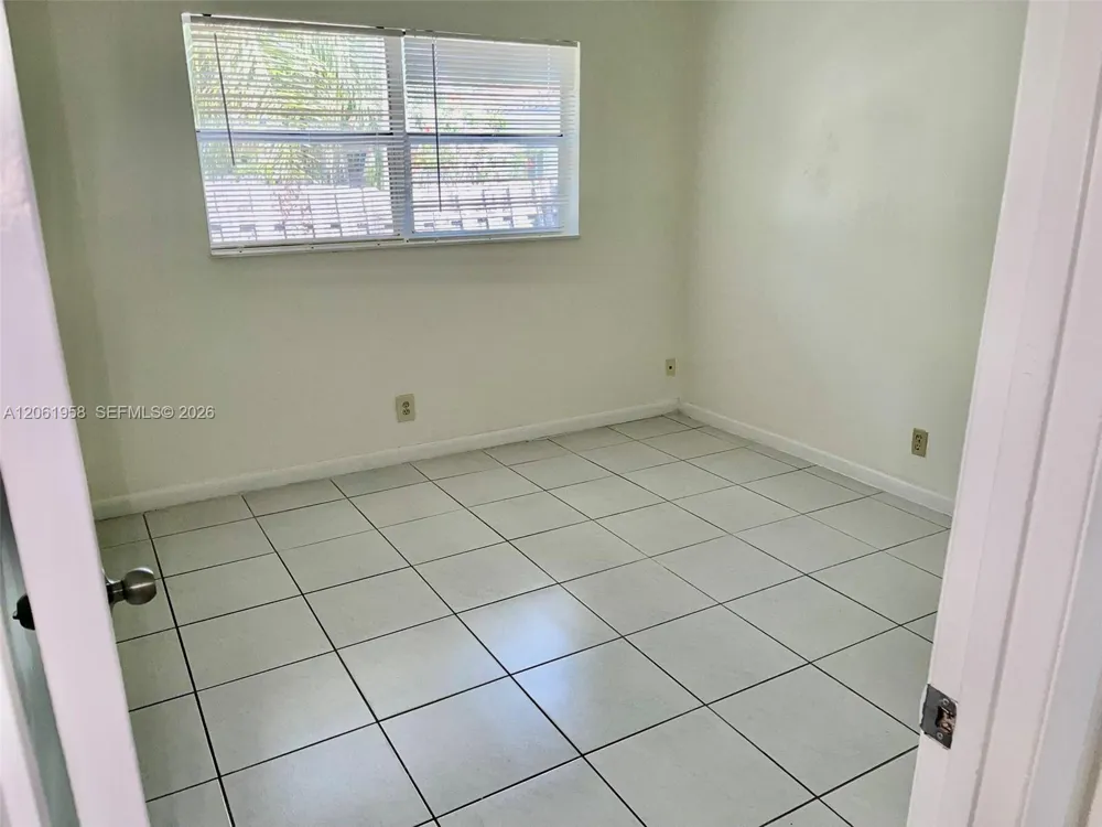 274 SW 9th St #2 Dania Beach, FL 33004