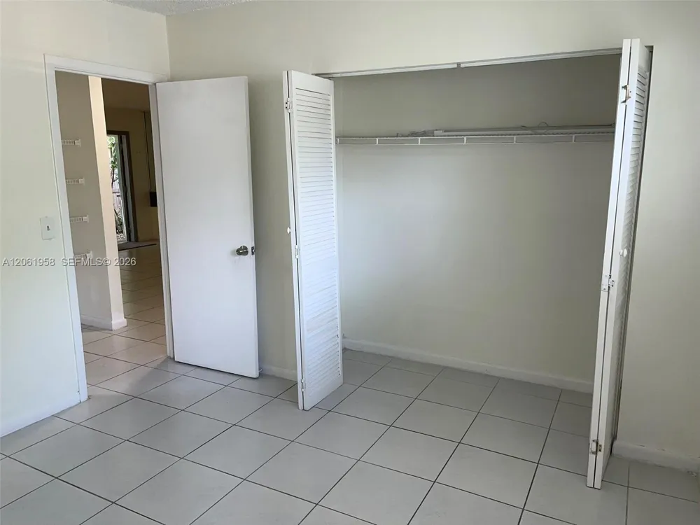 274 SW 9th St #2 Dania Beach, FL 33004