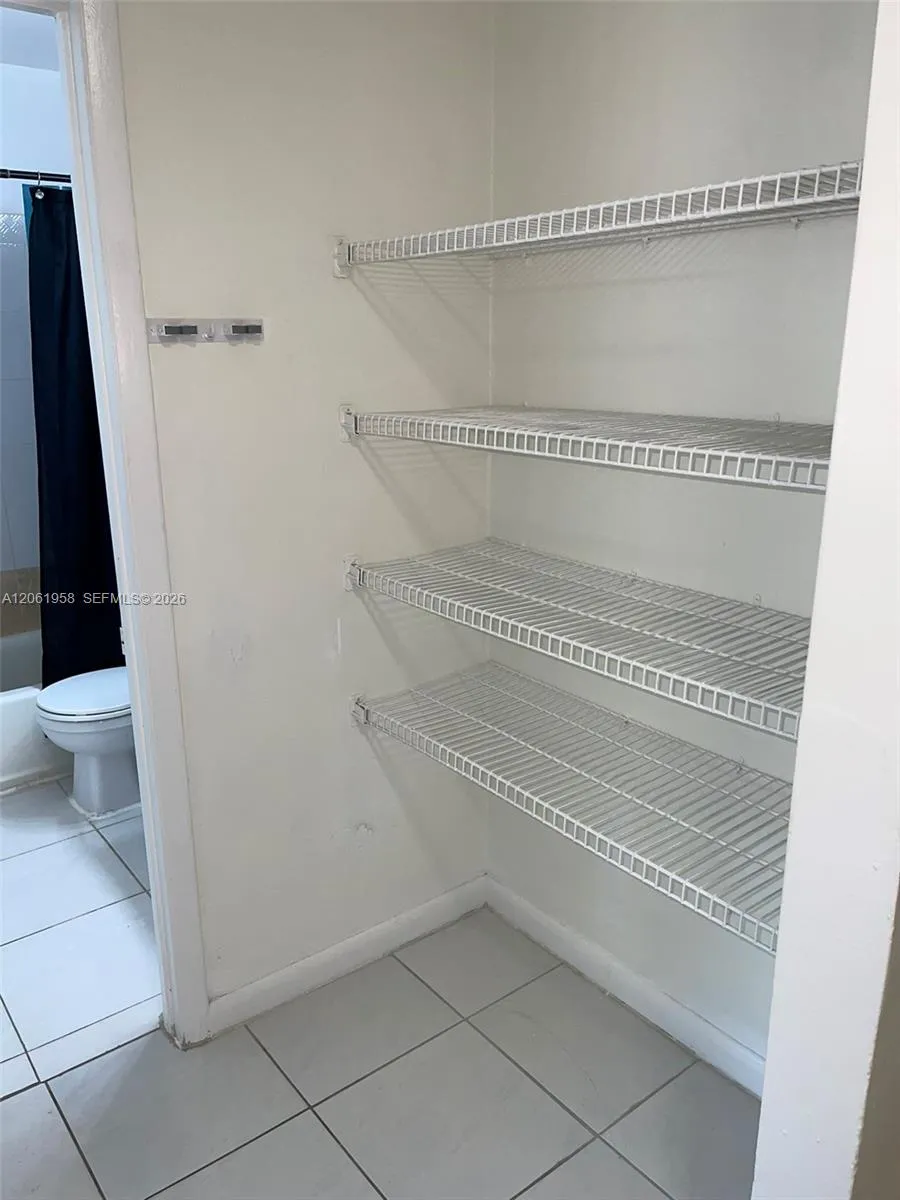 274 SW 9th St #2 Dania Beach, FL 33004