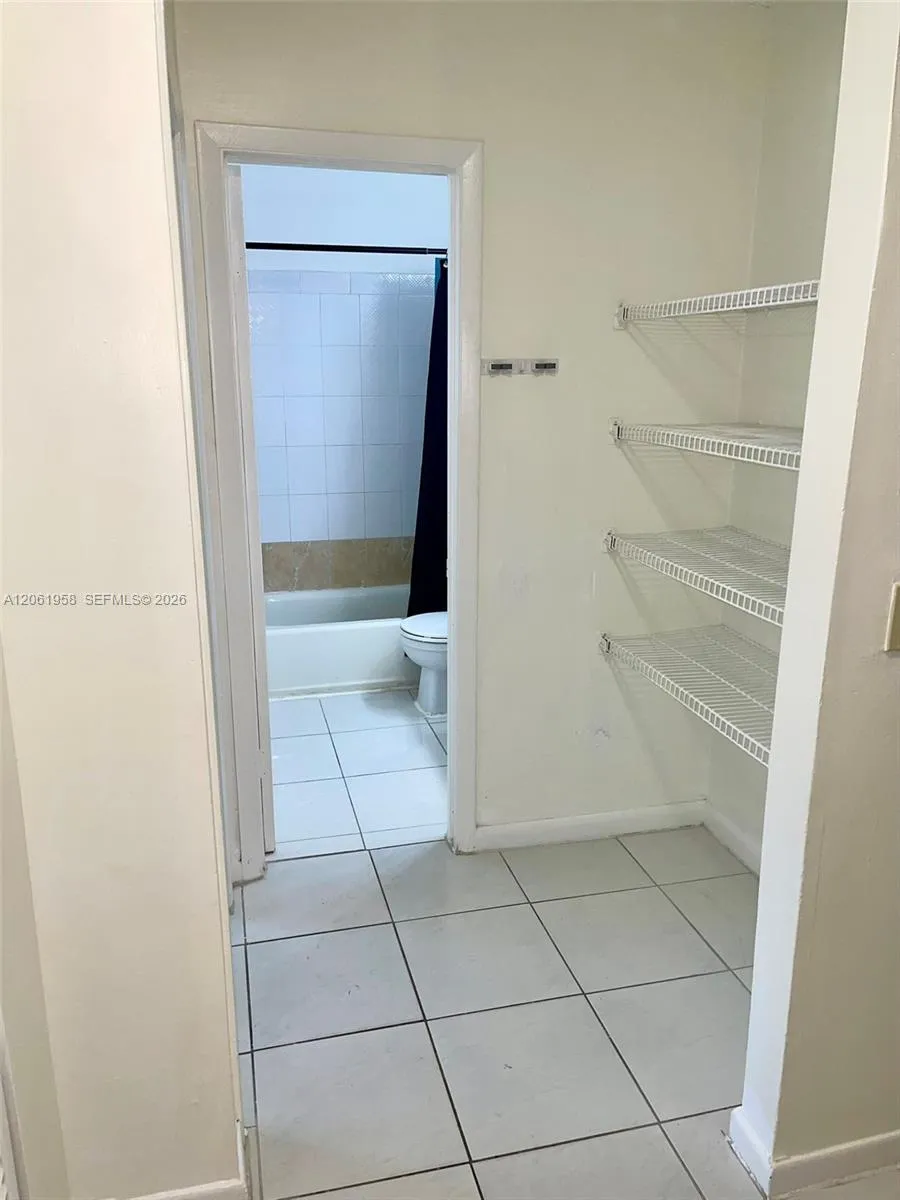 274 SW 9th St #2 Dania Beach, FL 33004