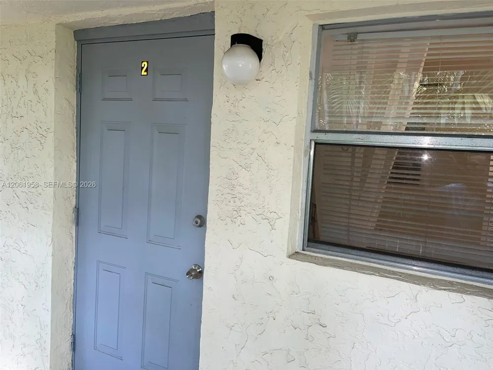 274 SW 9th St #2 Dania Beach, FL 33004
