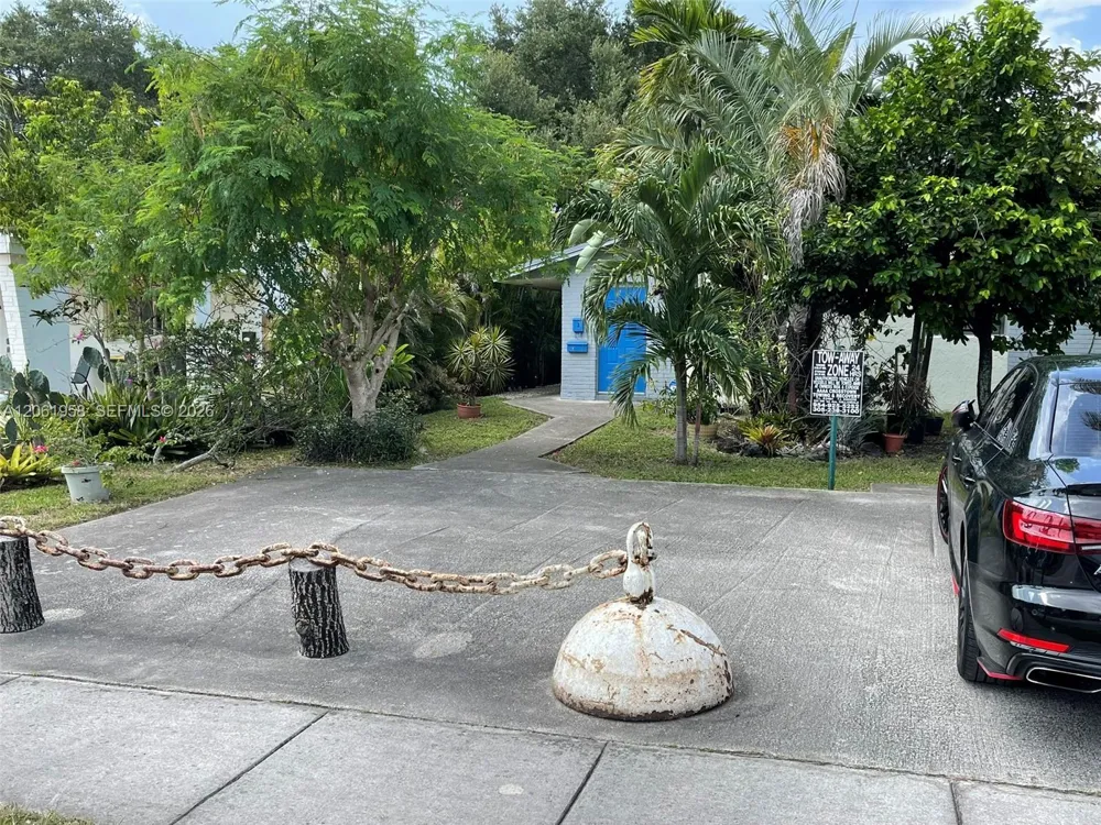 274 SW 9th St #2 Dania Beach, FL 33004