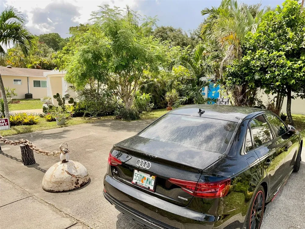 274 SW 9th St #2 Dania Beach, FL 33004