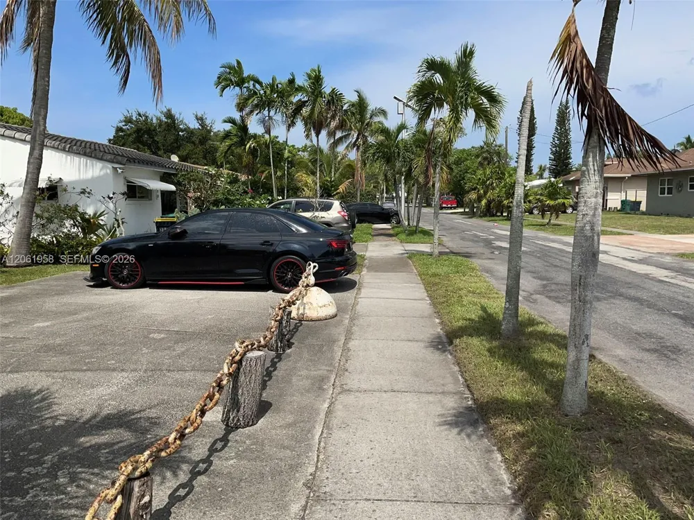 274 SW 9th St #2 Dania Beach, FL 33004