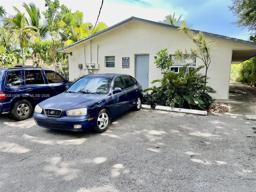 274 SW 9th St #2 Dania Beach, FL 33004