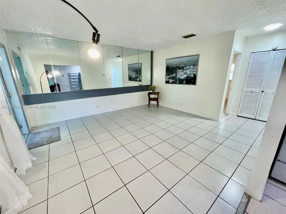 274 SW 9th St #2 Dania Beach, FL 33004
