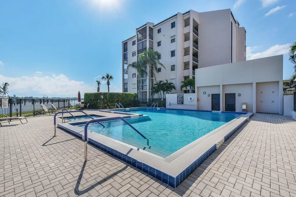11370 Twelve Oaks Way #614 North Palm Beach, FL 33408