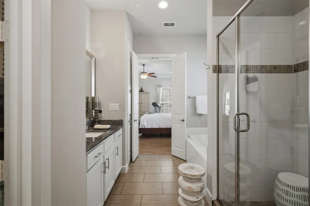 5005 Meridian Lane #2103 Addison, TX 75001