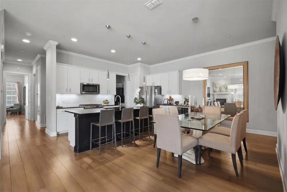 5005 Meridian Lane #2103 Addison, TX 75001