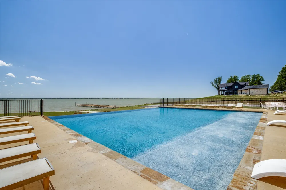 305 Cedar Creek Landing Lane Mabank, TX 75143