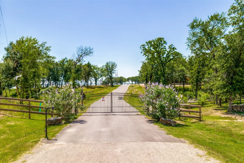 305 Cedar Creek Landing Lane Mabank, TX 75143
