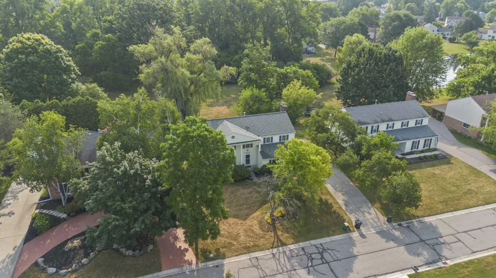 36233 Fredericksburg Road Farmington, MI 48331