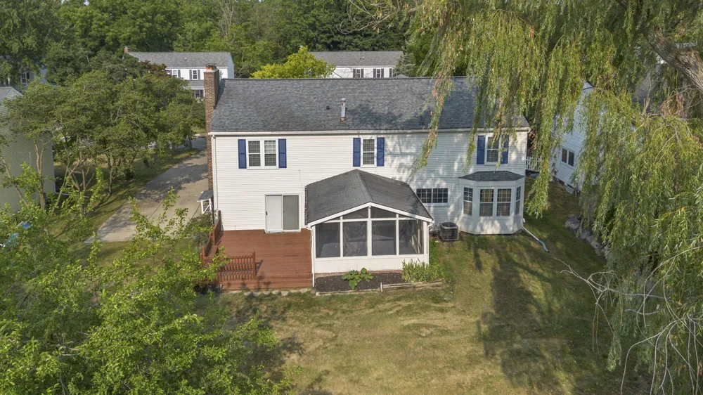 36233 Fredericksburg Road Farmington, MI 48331