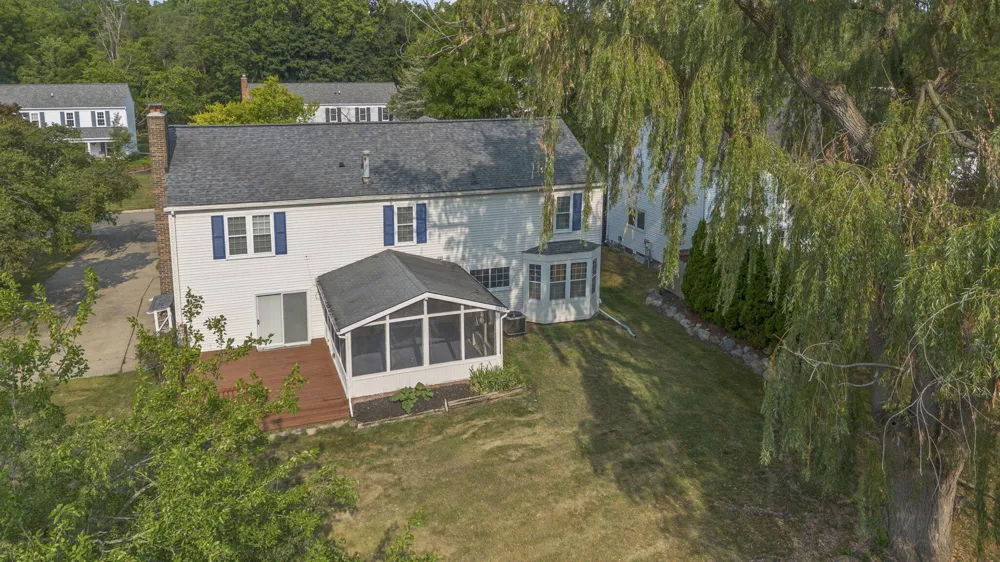 36233 Fredericksburg Road Farmington, MI 48331