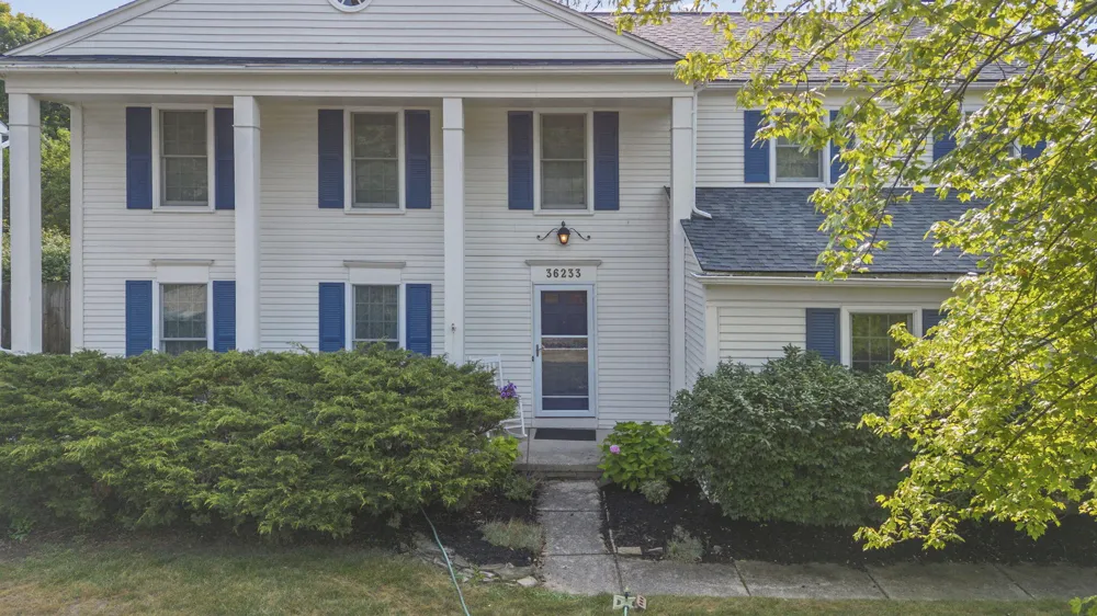 36233 Fredericksburg Road Farmington, MI 48331