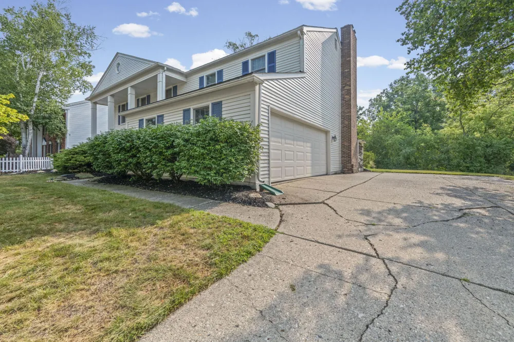 36233 Fredericksburg Road Farmington, MI 48331