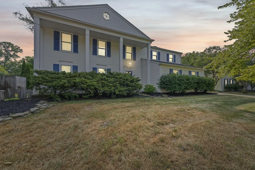 36233 Fredericksburg Road Farmington, MI 48331